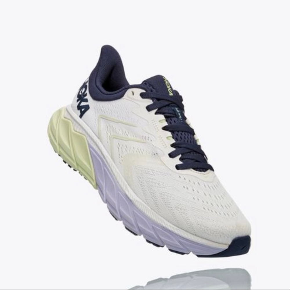 Hoka One One W Arahi 5 Sneakers | BLANC DE BLANC / OUTER SPACE